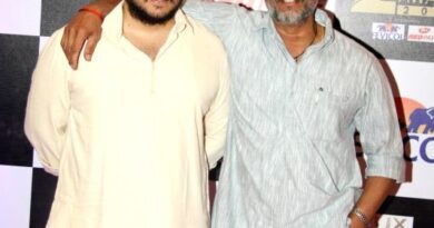 Nana Patekar with his son Malhar Patekar at Zee Cine Awards 2016