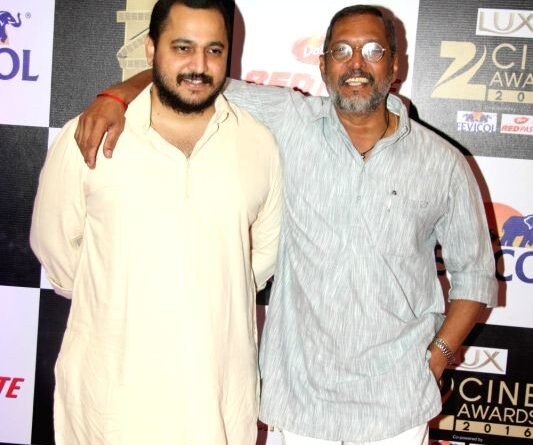 Nana Patekar with his son Malhar Patekar at Zee Cine Awards 2016