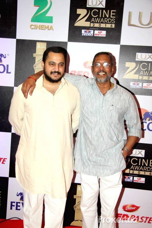 Nana Patekar with his son Malhar Patekar at Zee Cine Awards 2016